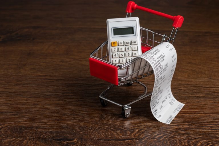 قیمت‌گذاری یکی از مهم‌ترین تصمیمات استراتژیک برای هر کسب‌وکار است که می‌تواند تأثیر مستقیمی بر سودآوری، رقابت‌پذیری و موفقیت در بازار داشته باشد.