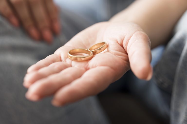مهریه یکی از مهمترین مسائل در حقوق خانواده در ایران است که در سالهای اخیر با تغییرات قانونی و مالیاتی مورد توجه قرار گرفته است.